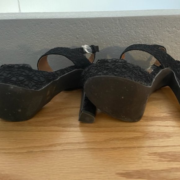 Quipid Black Lace Stilettos - Picture 4 of 5